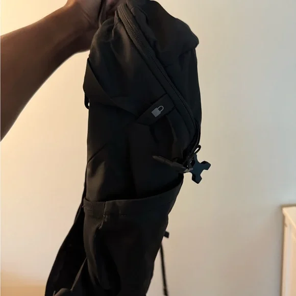 Black Ruckpack 18L - Picture 3 of 5